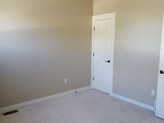 2nd image of 146B Kimball Ave