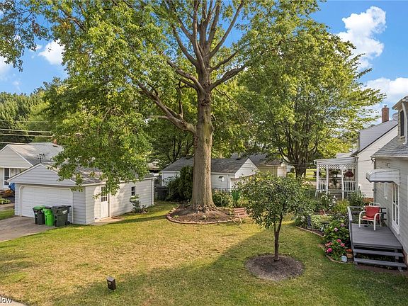 3rd image of 29557 Shaker Dr