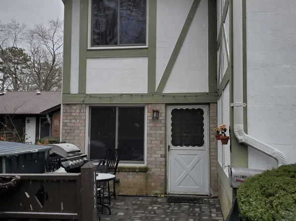 182 Blue Ridge Dr, Medford, NY 11763