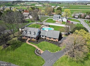 702 Buckwood Ln, Lititz, PA 17543