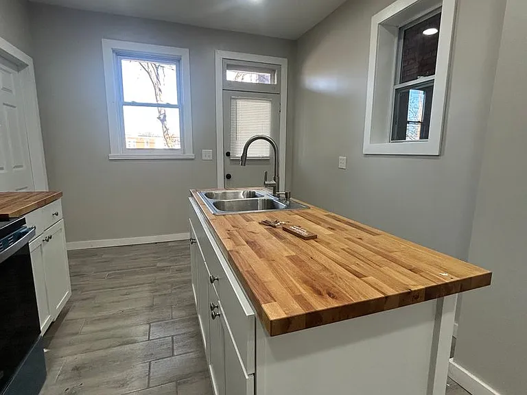 320 Maclay St — Photo 12