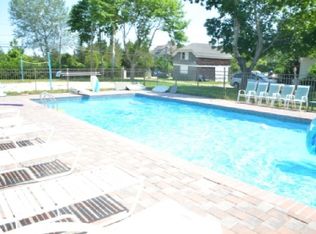 79 Foster Ave, Hampton Bays, NY 11946