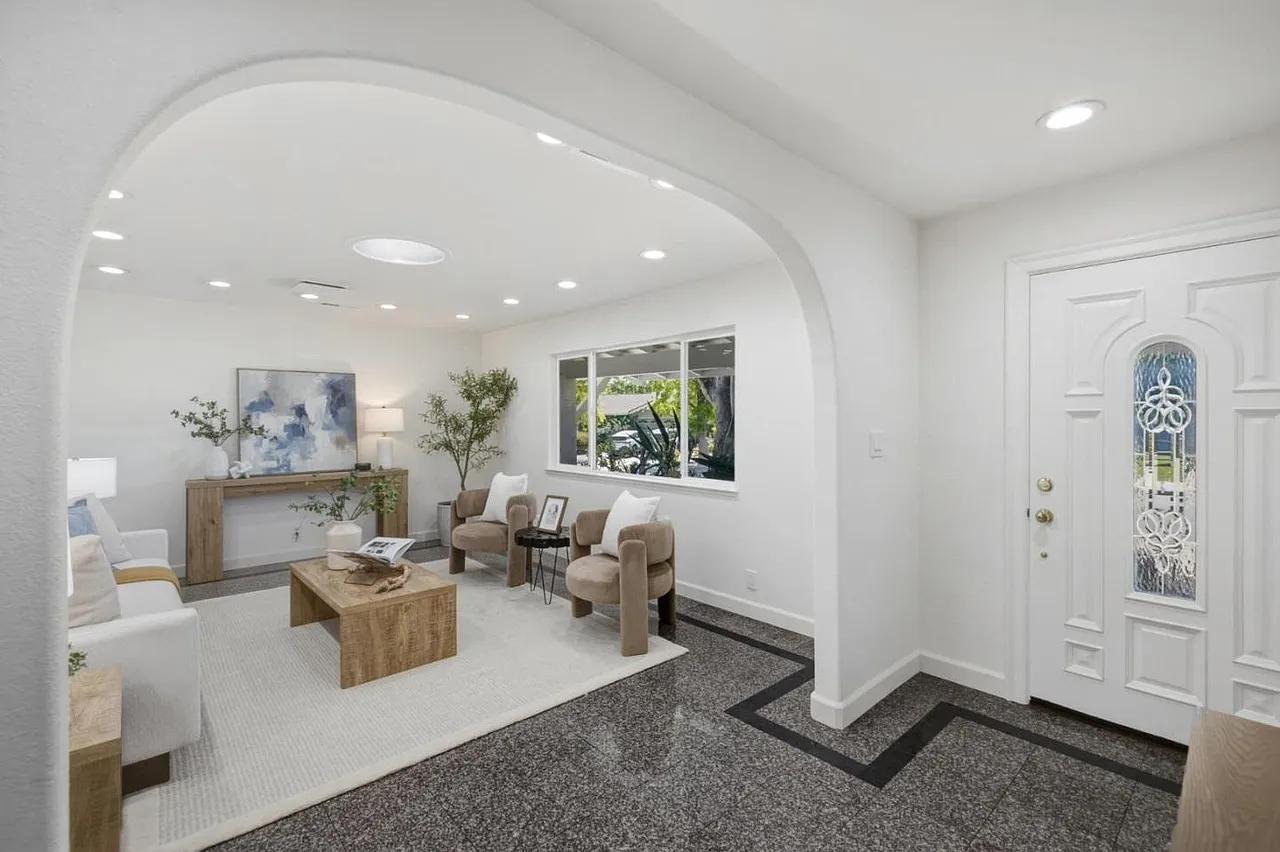 Pineville Ave, Cupertino — Photo 1