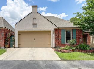 111 Serenity Sound Dr, Lafayette, LA 70506
