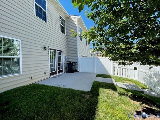 8107 Creekside Village Dr — Photo 4