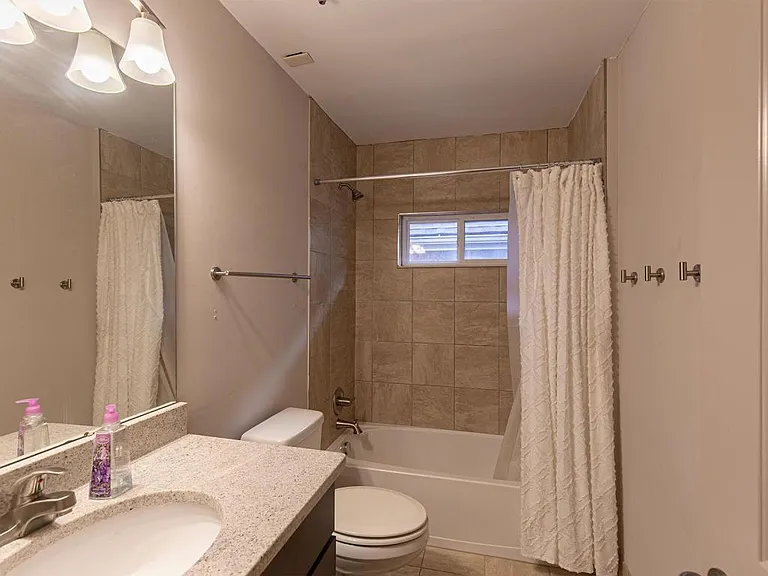 2416 Indianola Ave — Photo 7