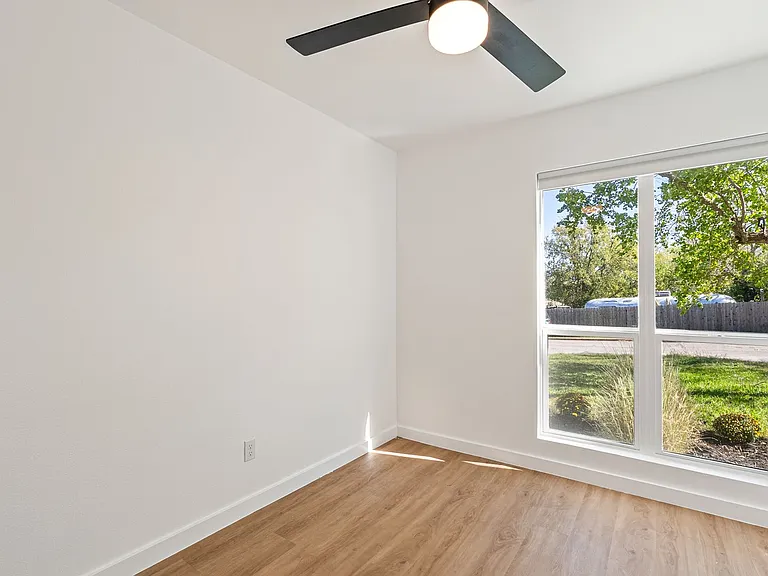 5200 King Charles Dr — Photo 13