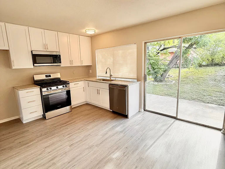 8535 Standing Rock St — Photo 9