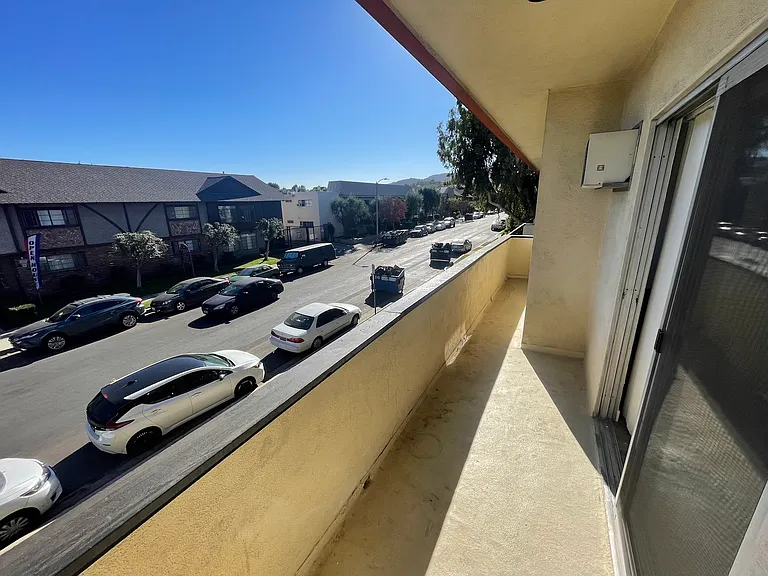 Newcastle Ave — Photo 15