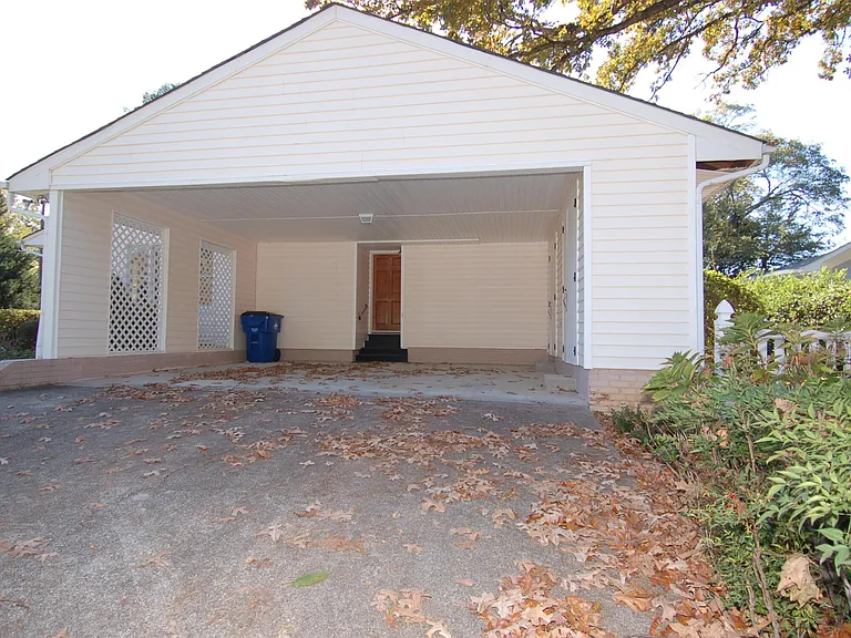 727 Graham St — Photo 19