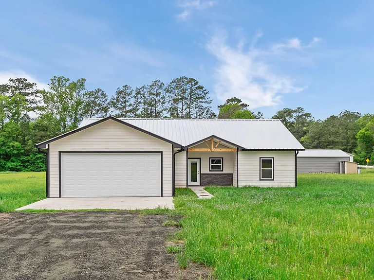 405 County Road 62 — Photo 2