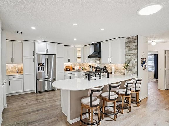 3rd image of 1609 Gibbes Way