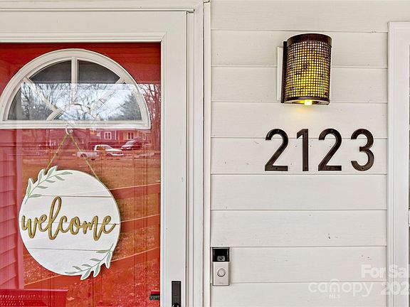 5th image of 2123 Arlington Pl