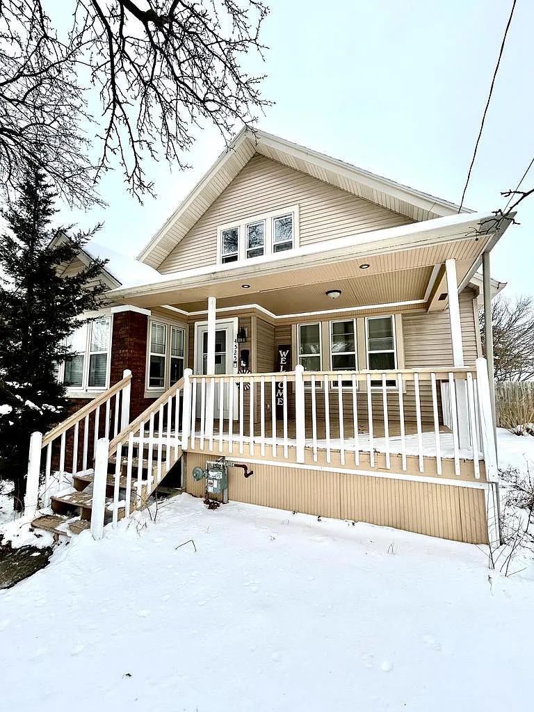 4525 20th AVENUE photo 1