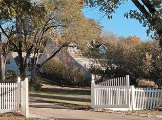 1040 S Wyckford Rd, Olathe, KS 66061