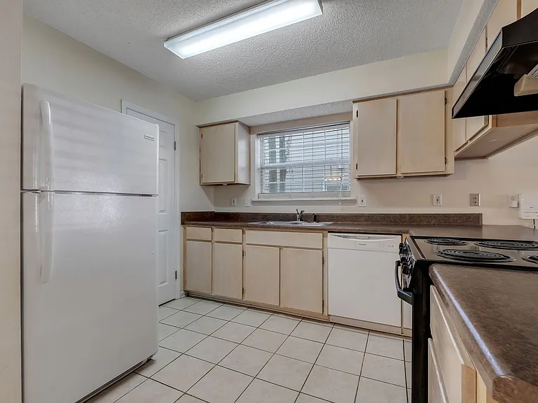 3056 Royal Palm Way — Photo 11