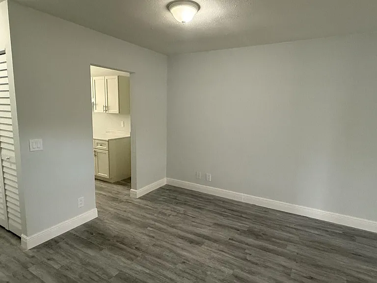 3525 Avenue J #B — Photo 3