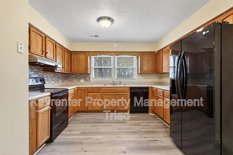 Building Photo - 506 Rocky Knoll Rd