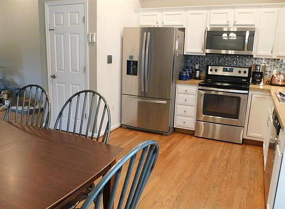5th image of 382 Western Ln
