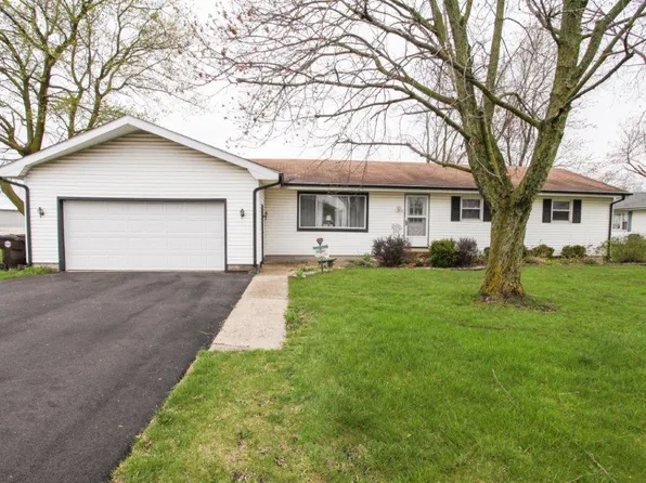 1 Thomas Ct, Wapella, IL 61777
