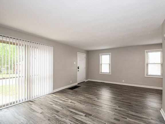72792_004_living_room_12869380.jpg
