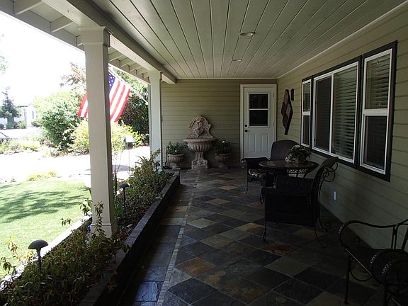 4th image of 2502 Goodwin Ave