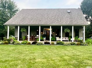 1 Valevue Acres Dr, Jacksonville, IL 62650