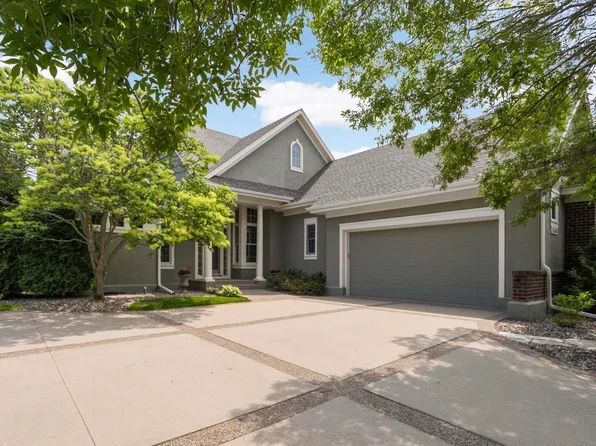 1540 Waterford Ct, Golden Valley, MN 55422
