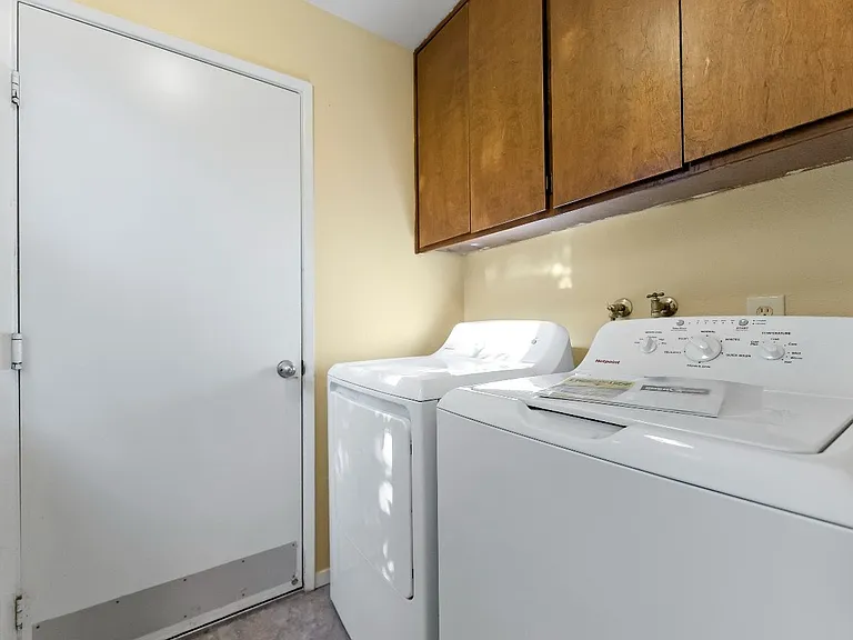 1592 Tollhouse Ln — Photo 11