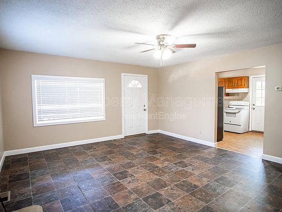 3rd image of 210 Barnett Cir