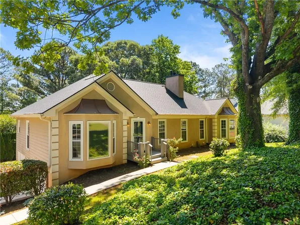 1320 Willow Tree Dr, Woodstock, GA 30188