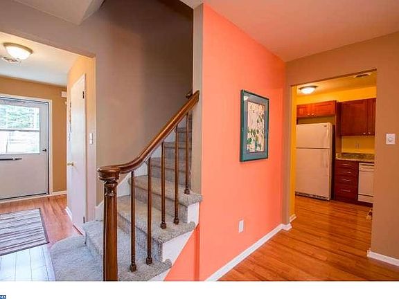 3rd image of 4 E Green Valley Cir