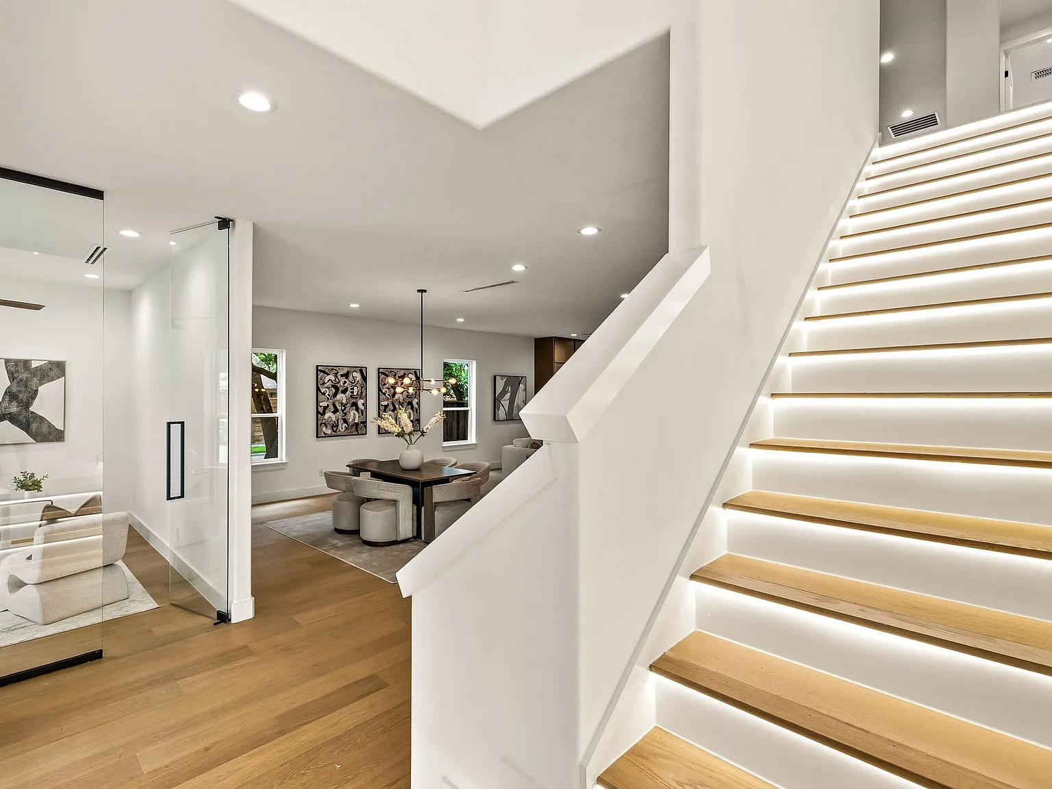 5 bed, 4925 sqft, $8,500 — Photo 3
