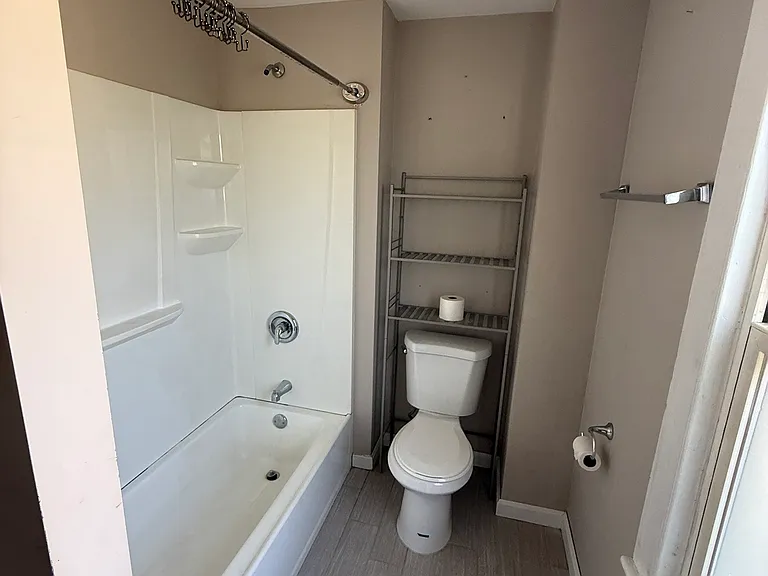 222 N Cherry St — Photo 13