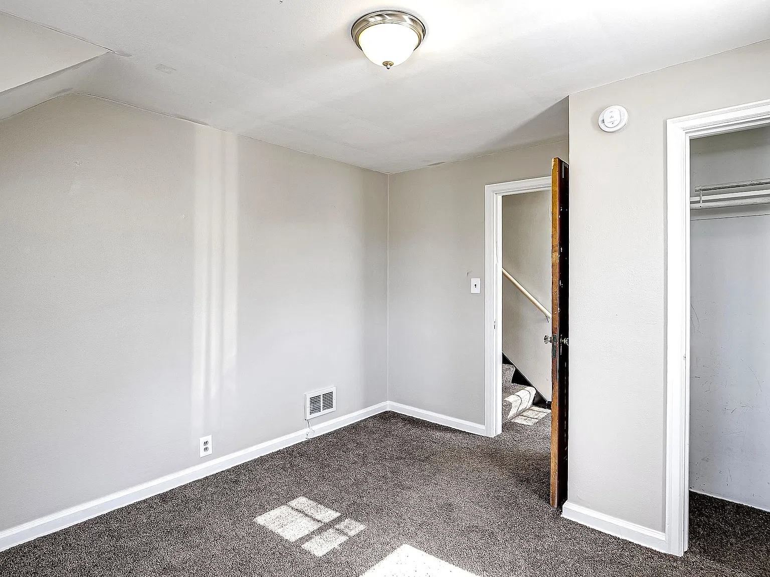 4 bed, 1400 sqft, $1,690 — Photo 1