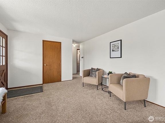 4th image of 4933 30th Street NE