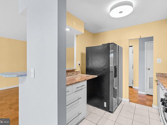 5th image of 6001 Arlington Blvd APT 319