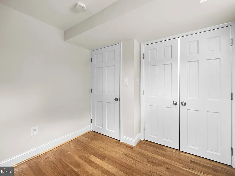 827 S Royal St — Photo 26