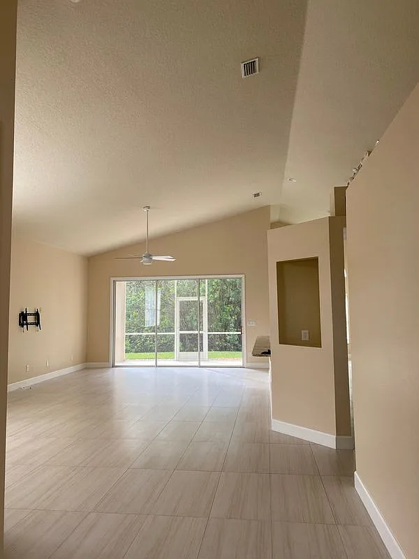 3 bed, 2.0 bath, 1938 sqft, $2,800 — Photo 3