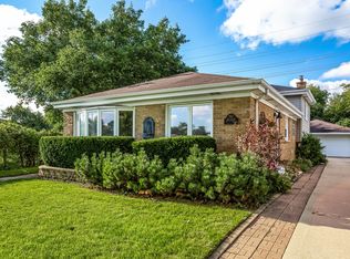 10301 Devonshire Ln, Westchester, IL 60154