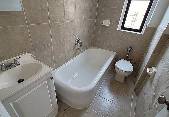 4th image of 853 Walton Ave #6D