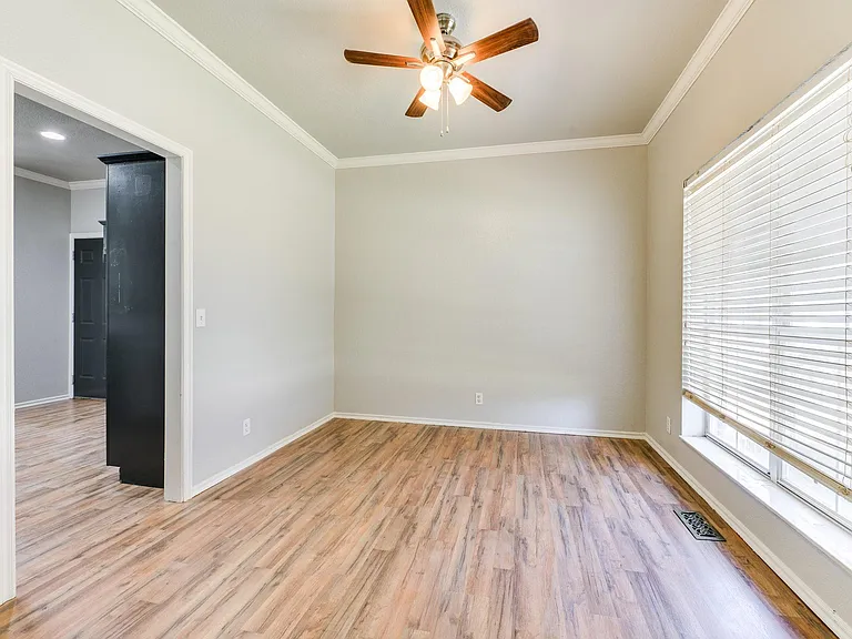 1829 Courtney Ln — Photo 6