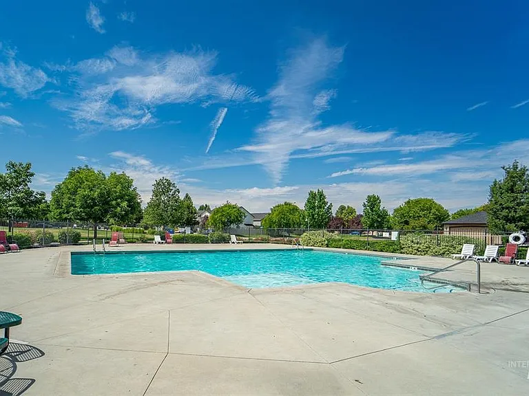 10016 W Littlewood St — Photo 25