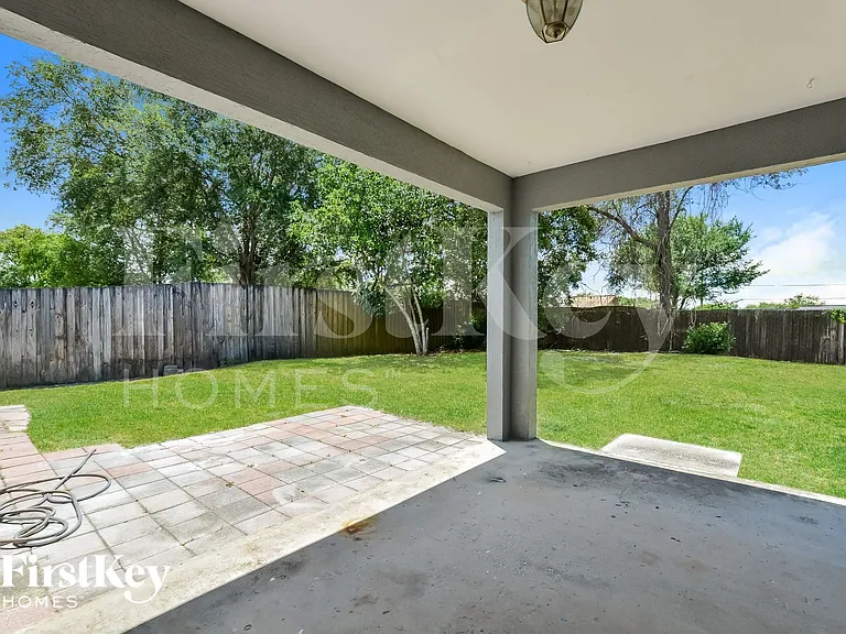 805 Cheriton St — Photo 13