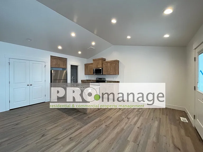 3700 E Cherry Ln — Photo 4