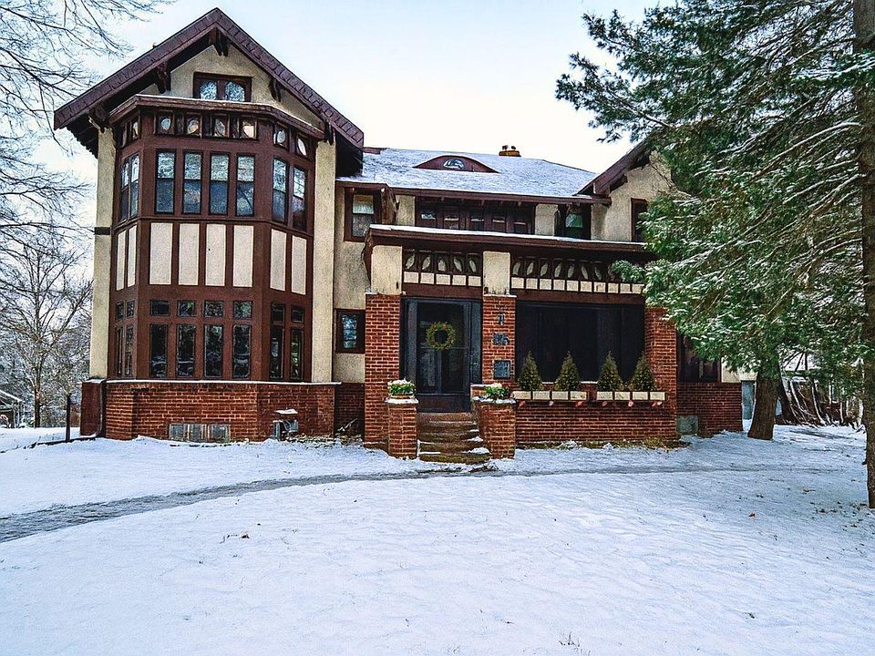 1st image of 329 Park Cir SE