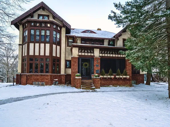 329 Park Cir SE, Menomonie, WI 54751