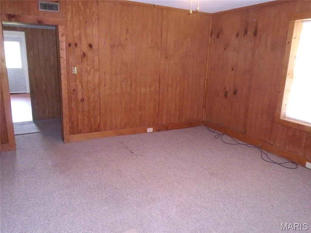2 bed, 1.0 bath, 972 sqft, $700 — Photo 2