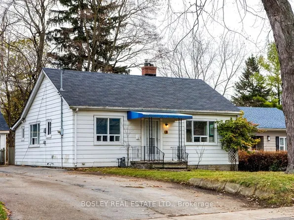 9 38th St, Toronto, ON M8W 3M1