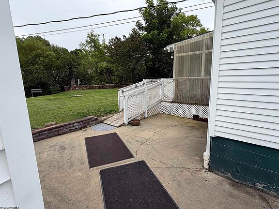 4th image of 42 Gate Ln